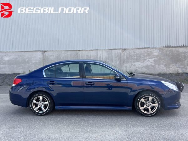 Subaru Legacy 2.0 4WD Lineartronic - Image 10