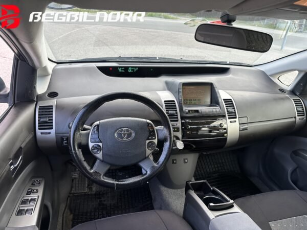 Toyota Prius 1.5 VVT-i + 3CM CVT - Image 4
