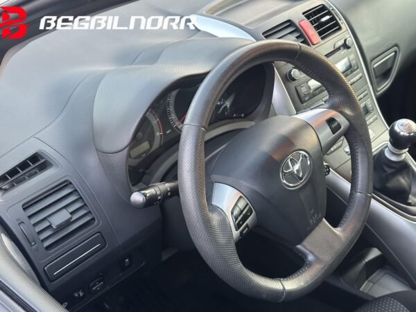 Toyota Auris 5-dörrar 1.6 Valvematic - Image 3