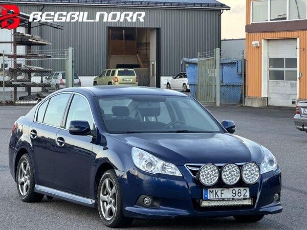 Subaru Legacy 2.0 4WD Lineartronic - Image 2