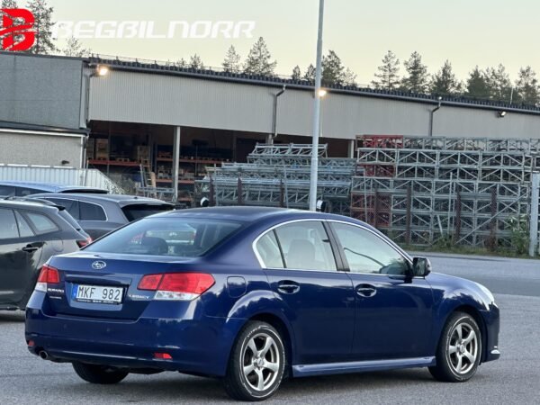 Subaru Legacy 2.0 4WD Lineartronic - Image 11