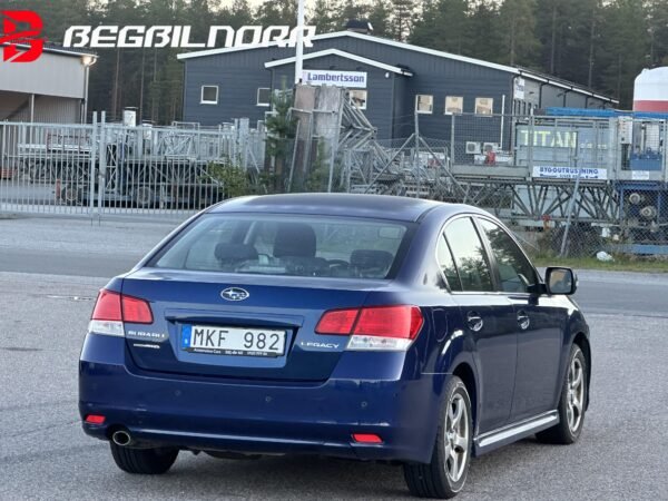 Subaru Legacy 2.0 4WD Lineartronic - Image 10