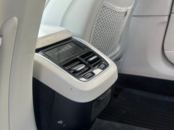 Volvo S90 D5 AWD Inscription – Loungepaket, VOC, Navi! - Image 9