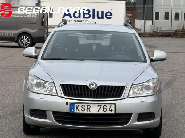Skoda Octavia Kombi 1.6 TDI Ambiente - Image 12