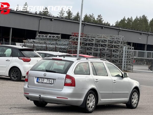 Skoda Octavia Kombi 1.6 TDI Ambiente - Image 7