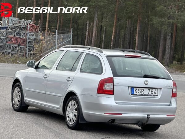 Skoda Octavia Kombi 1.6 TDI Ambiente - Image 11