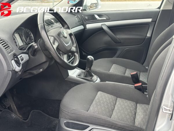 Skoda Octavia Kombi 1.6 TDI Ambiente - Image 10