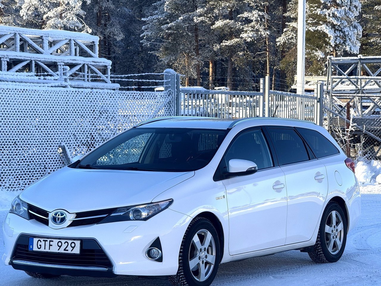 Begagnad Toyota Auris 2015 till salu Luleå - framsida