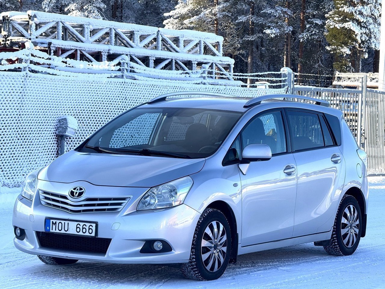 Begagnad Toyota Verso 2009 till salu Luleå - framsida